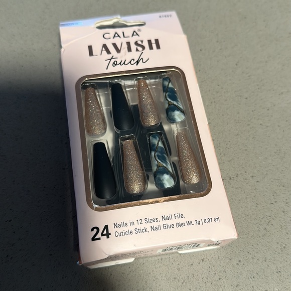 NEW Cala Glue on Nails Press on Nails Duo Black & Gold, Nude Pink - Picture 3 of 6